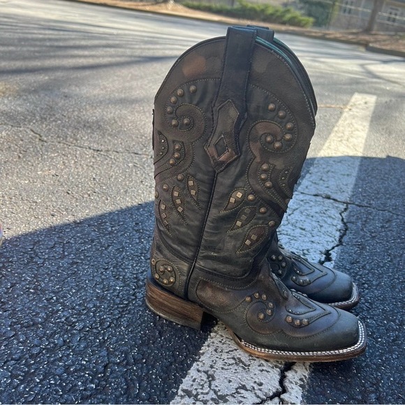 Corral C3537 studded distressed black & cami boots SZ. 6 #008 - Picture 3 of 10